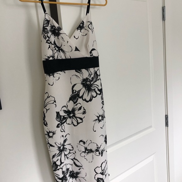 Black and White Knee Length Dress - Picture 2 of 11